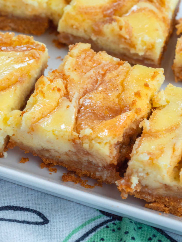 Blender Cinnamon Roll Cheesecake Bars